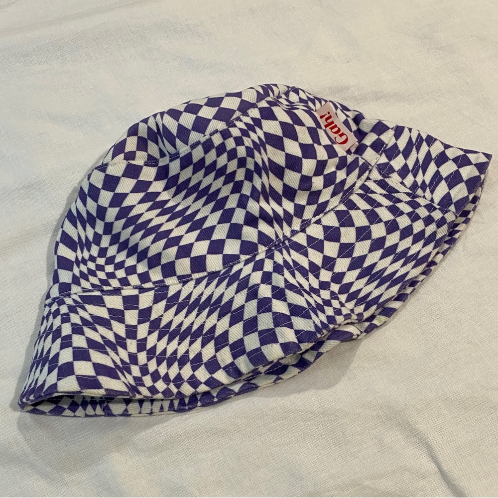 Lisa Says Gah! Wavy checkered purple and white bucket hat